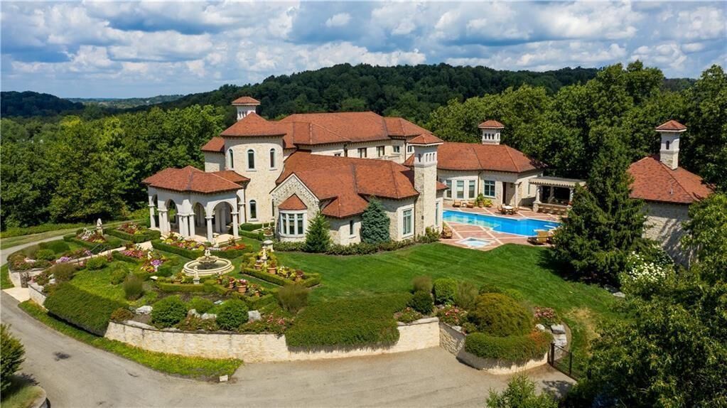 #1. 340 Fox Hunt Rd, Pittsburgh